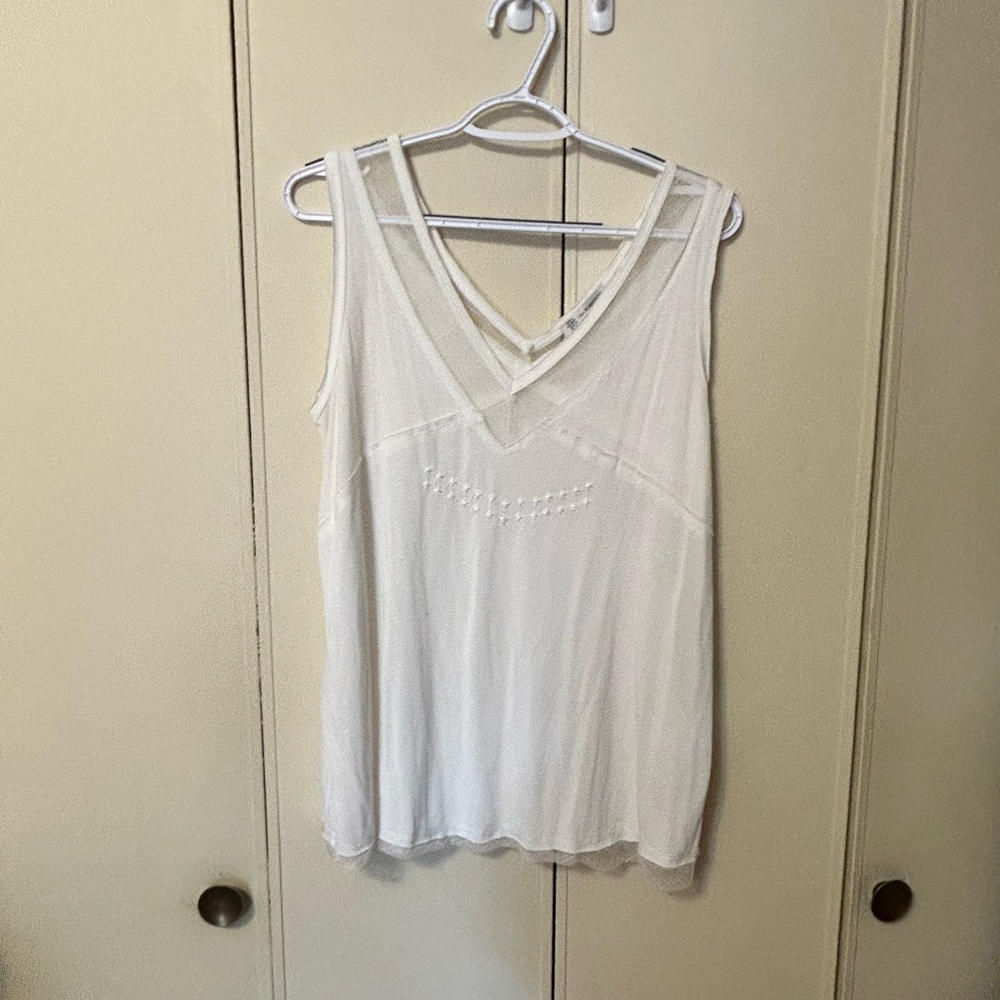POL White Sleeveless Blouse with Lace Detail NWOT